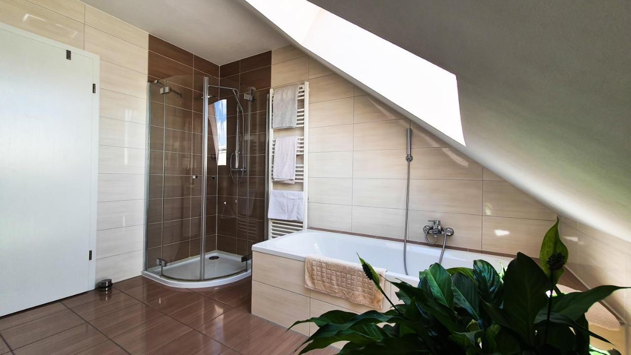 Ferienwohnung Valerie เอทเทนไฮม์ ภายนอก รูปภาพ